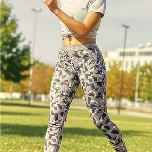 Girls Under Armour Capri Leggings Size large 12/14